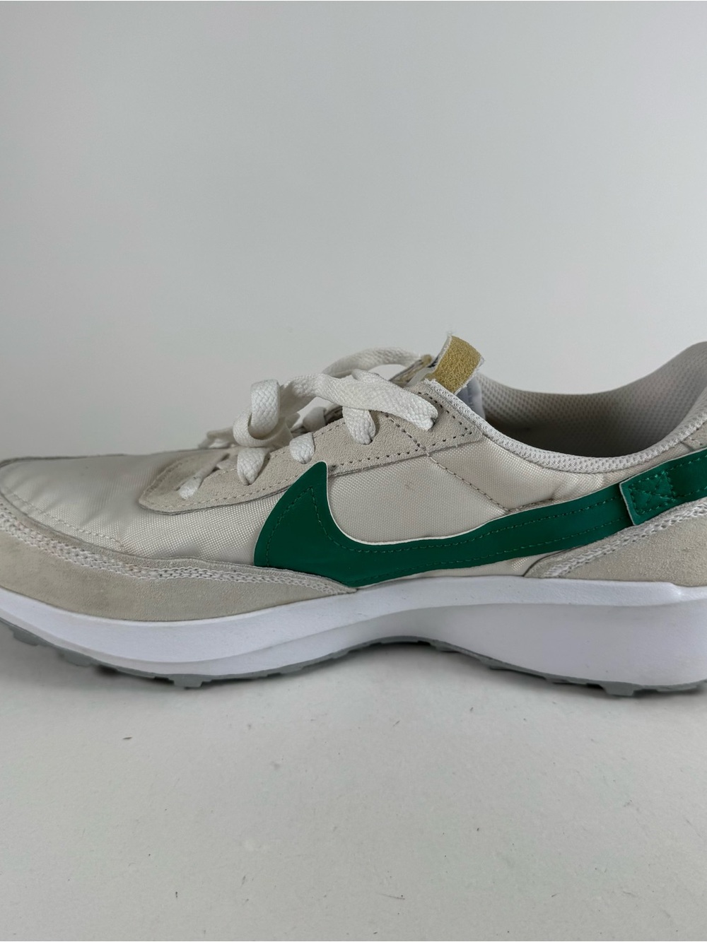 Womens Nike Shoes Waffle Debut Size 10 Off White Ivory Green Sneakers Tennis Run - Picture 8 of 12
